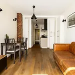 Practical Flat, Paris X